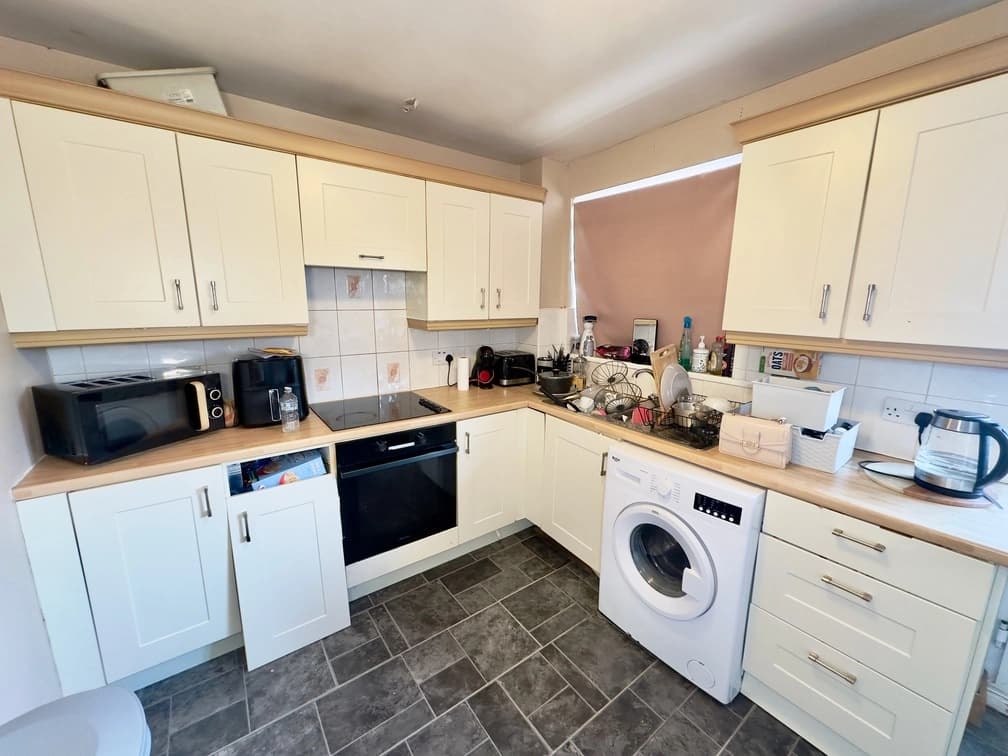 property photo 5 of 16