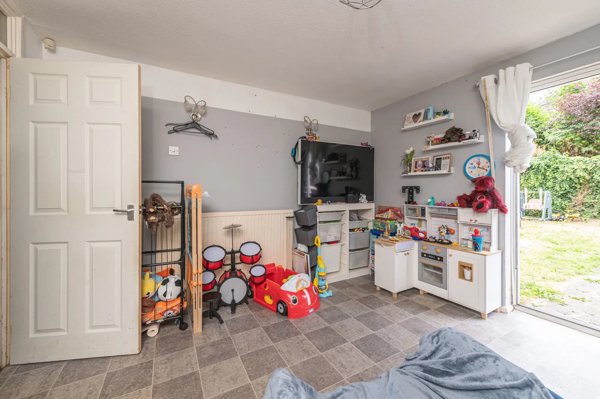 property photo 10 of 13