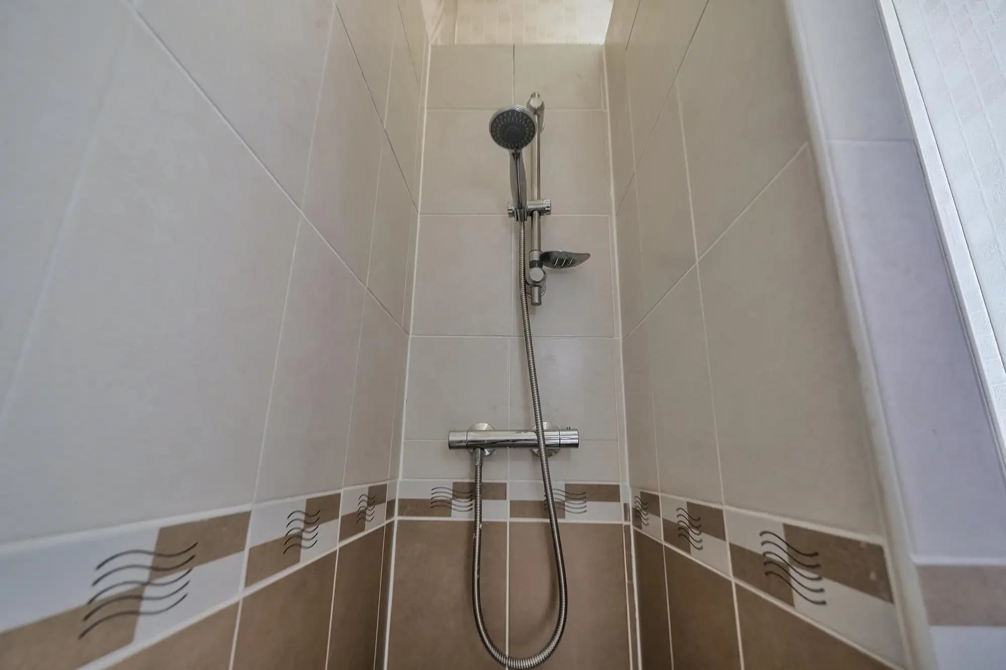 property photo 7 of 13