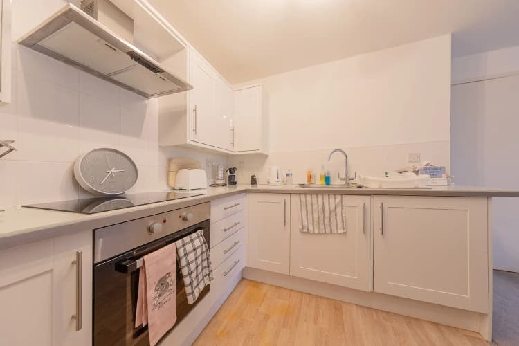 property photo 5 of 15