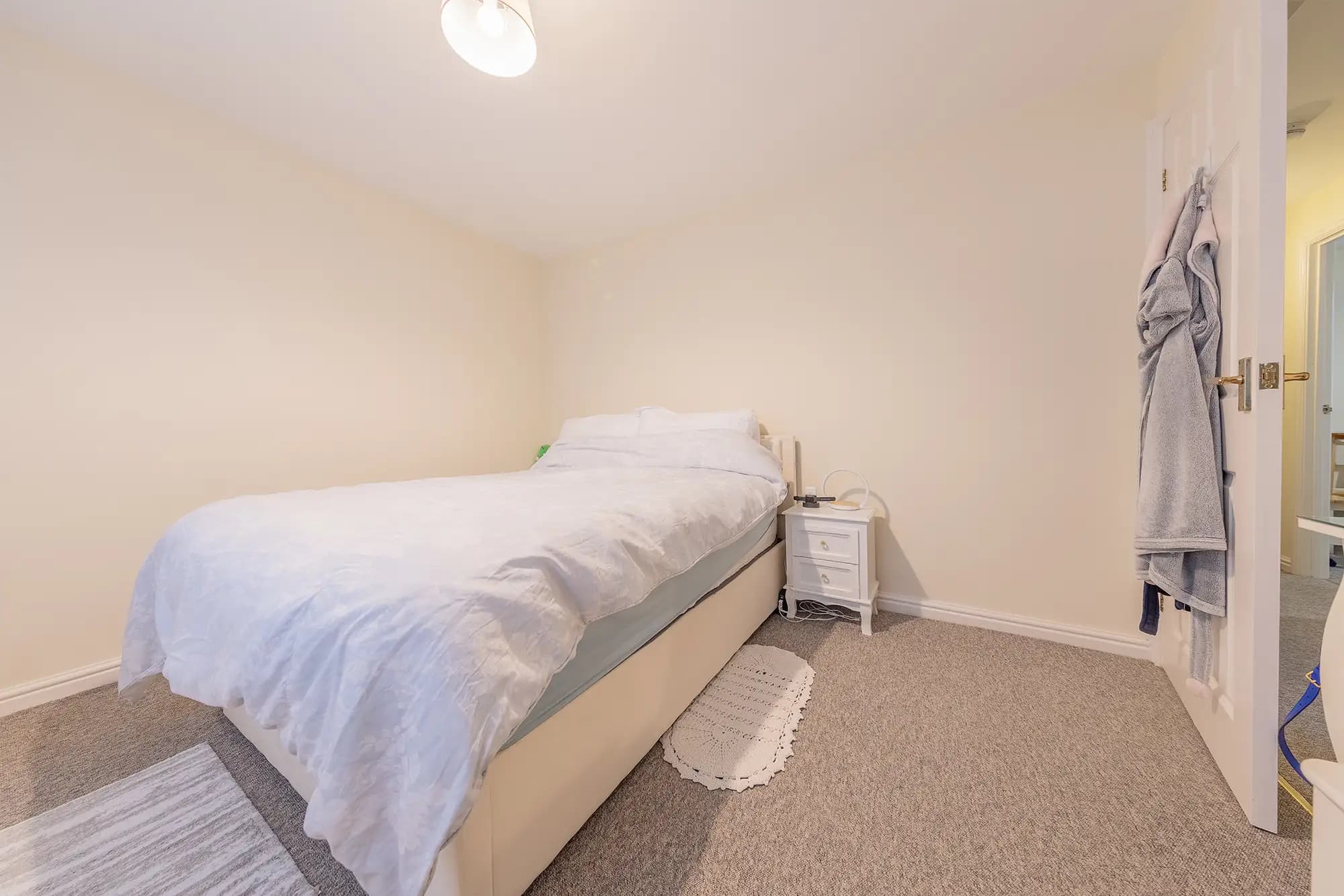 property photo 8 of 11