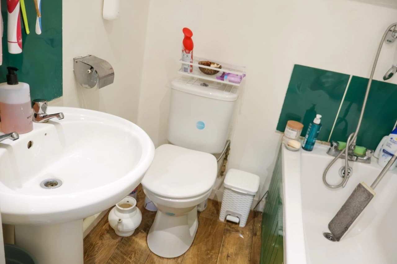 property photo 7 of 15