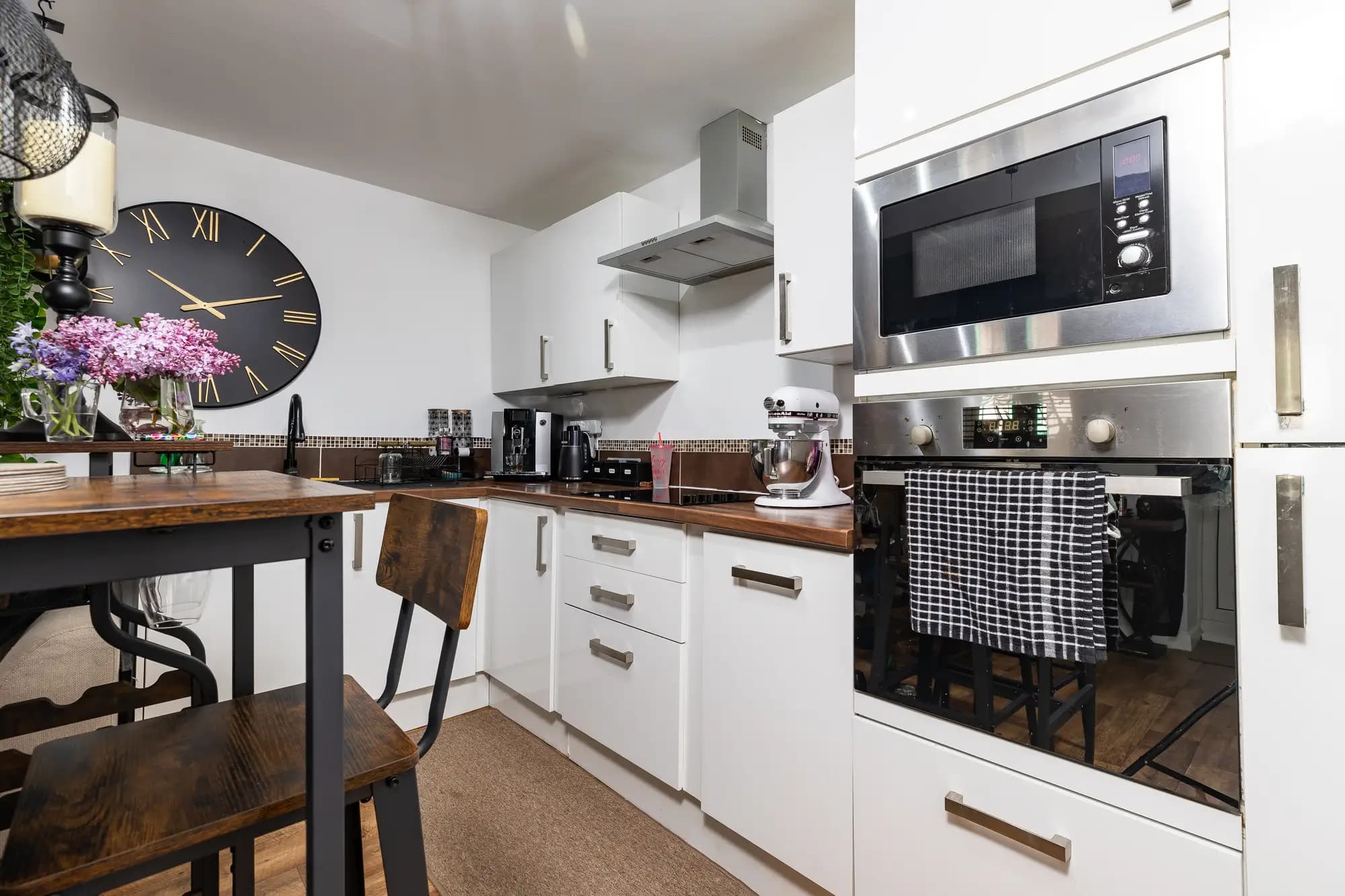 property photo 5 of 16