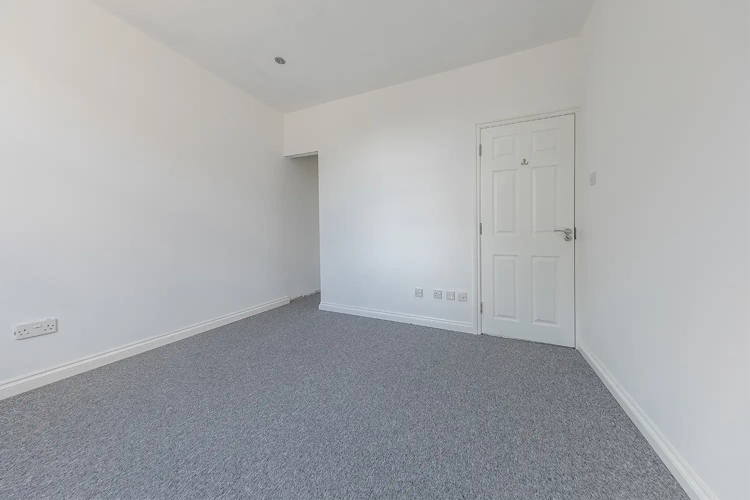 property photo 10 of 25