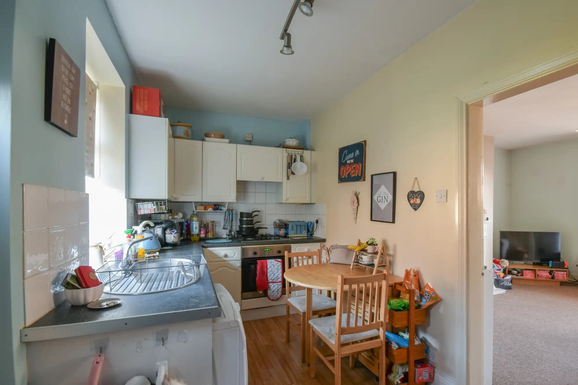 property photo 4 of 16