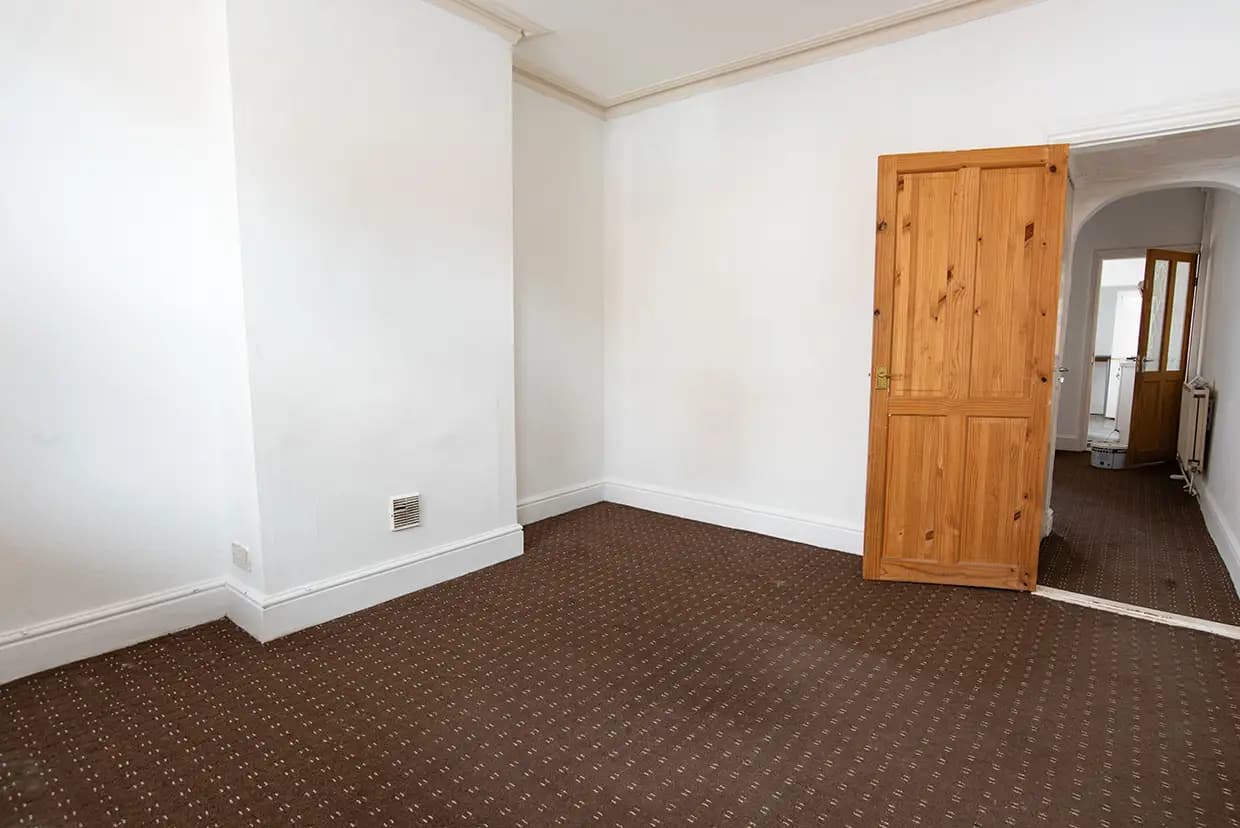 property photo 4 of 24