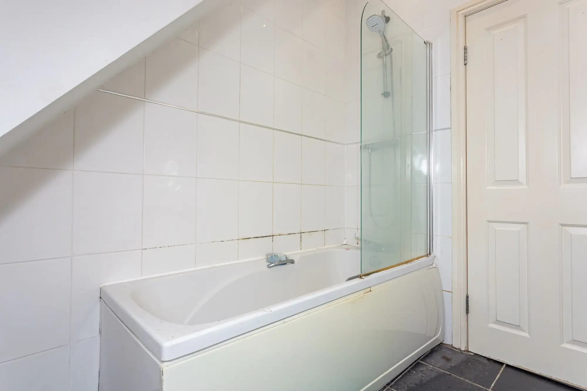 property photo 11 of 18