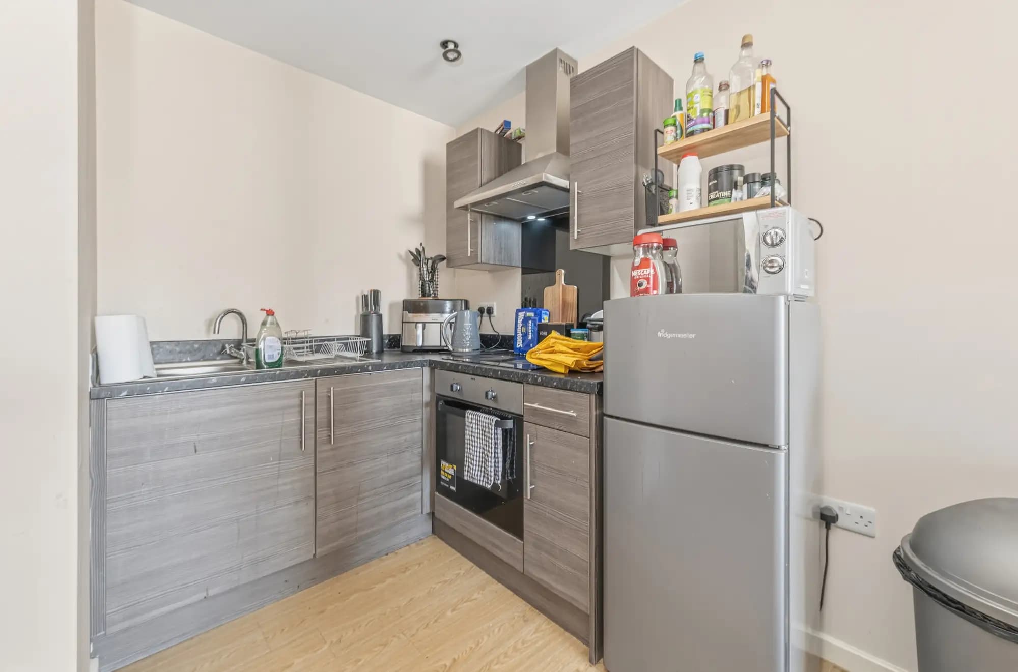 property photo 5 of 9