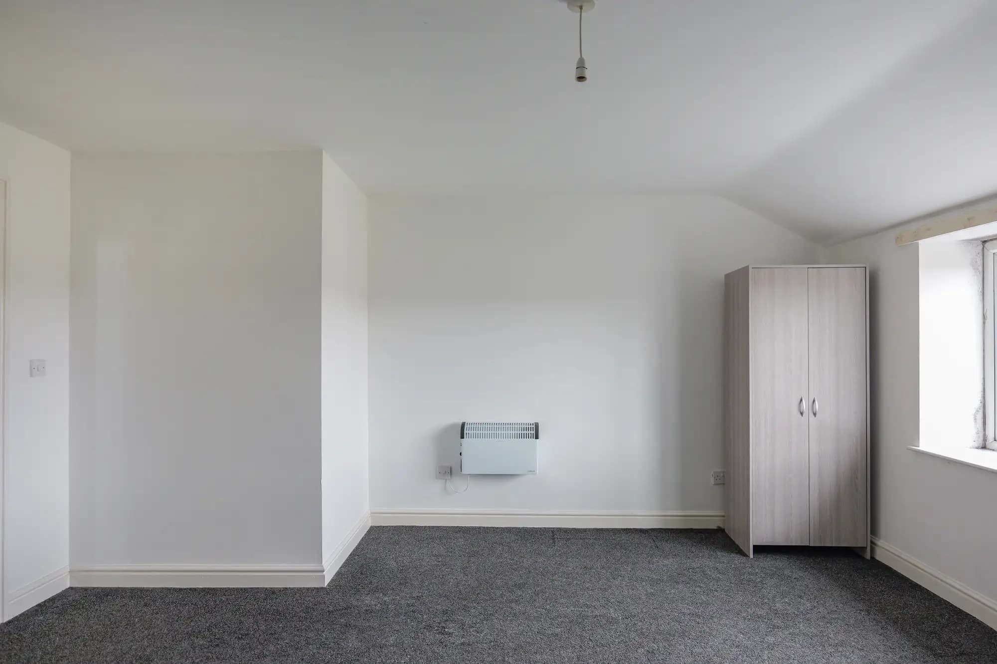 property photo 4 of 16