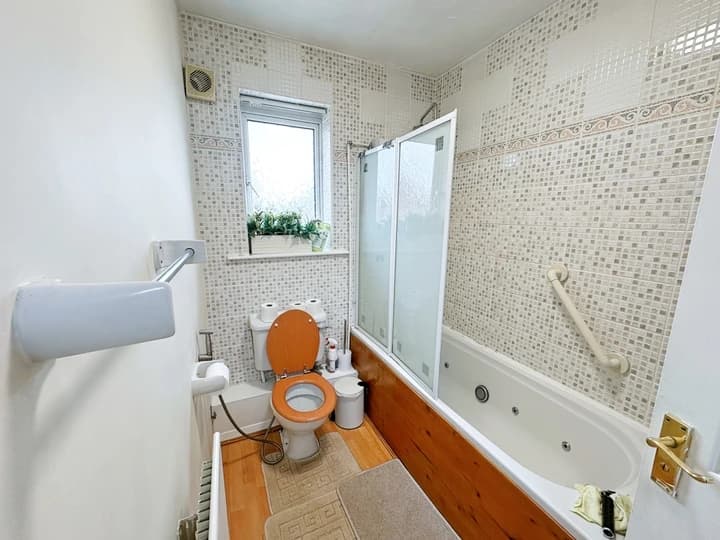 property photo 8 of 15