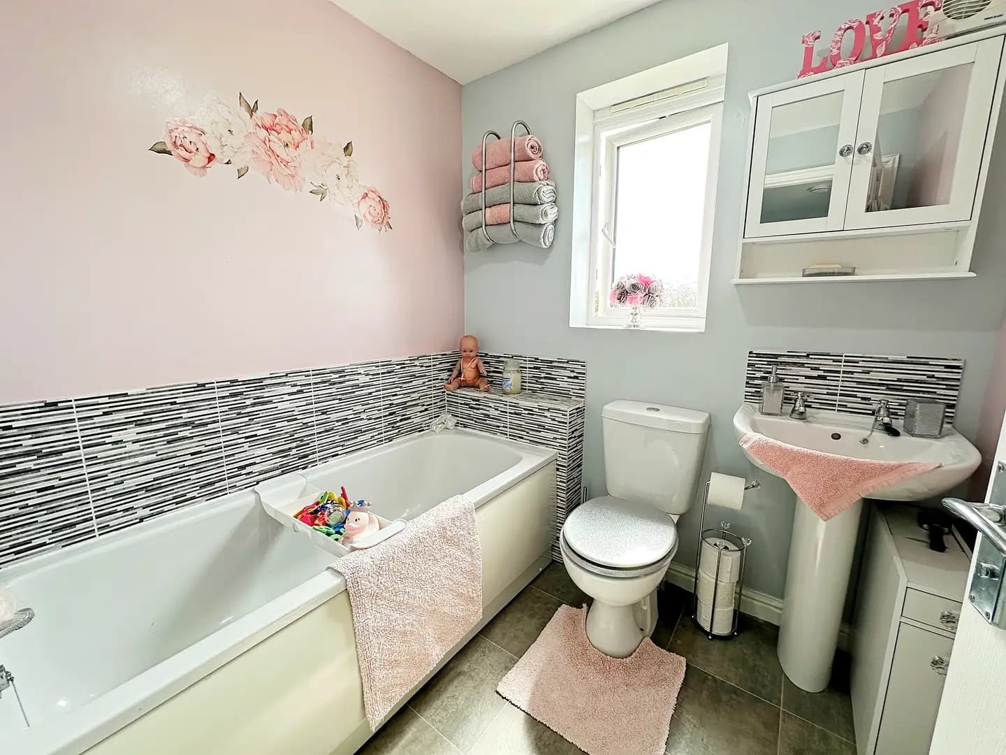 property photo 6 of 25