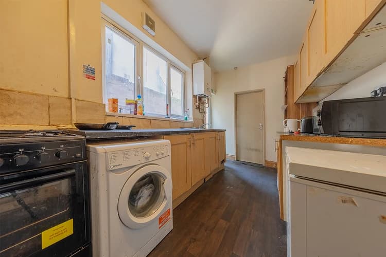 property photo 5 of 17