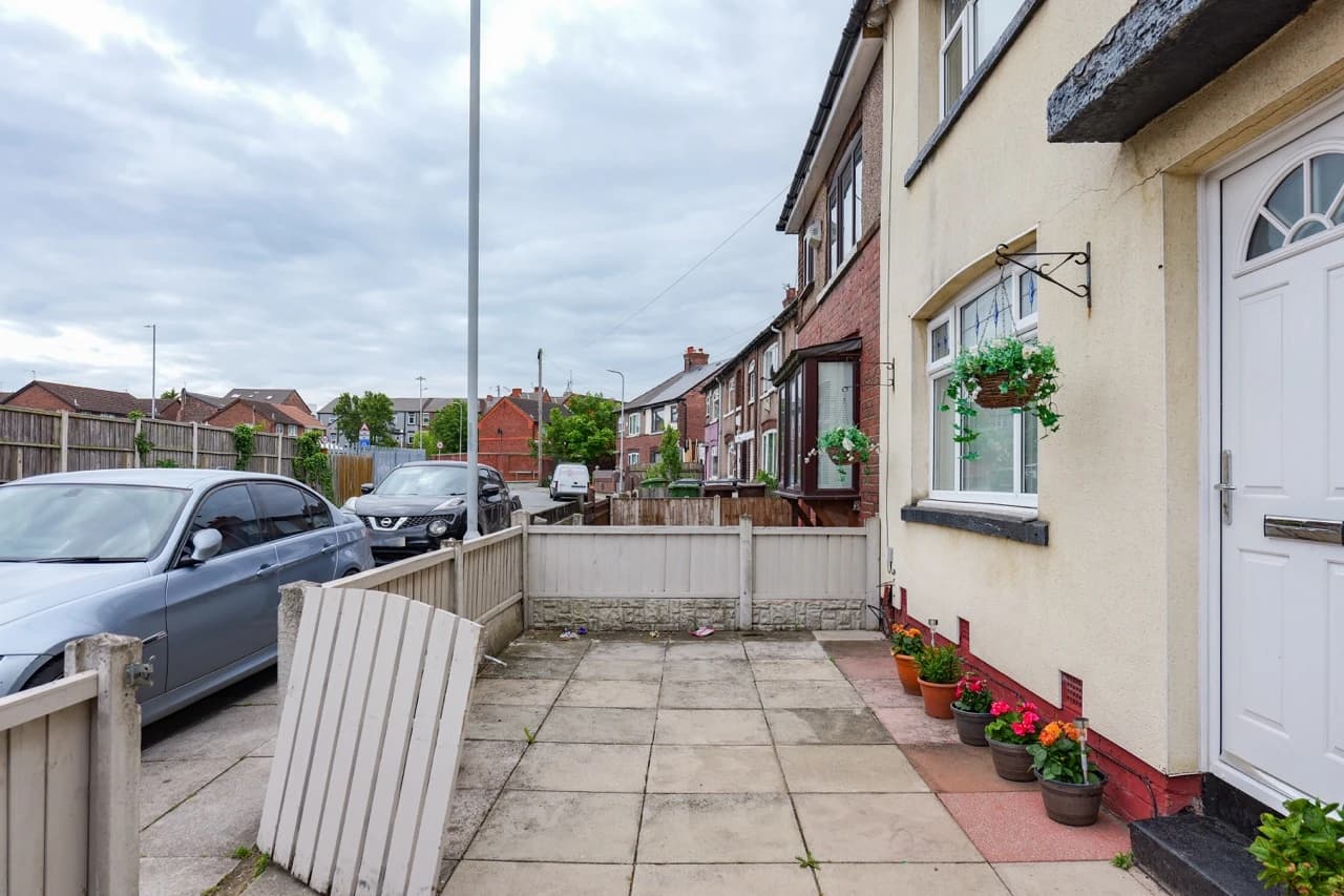 property photo 15 of 18