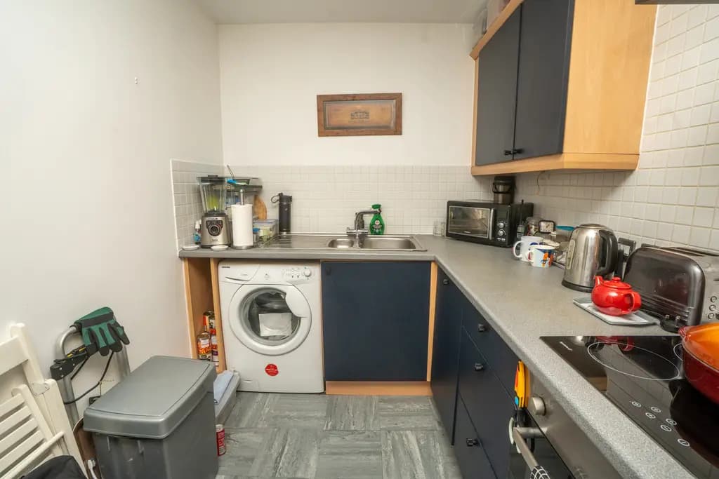 property photo 5 of 15