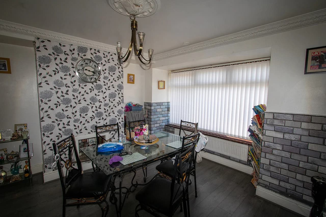 property photo 6 of 25