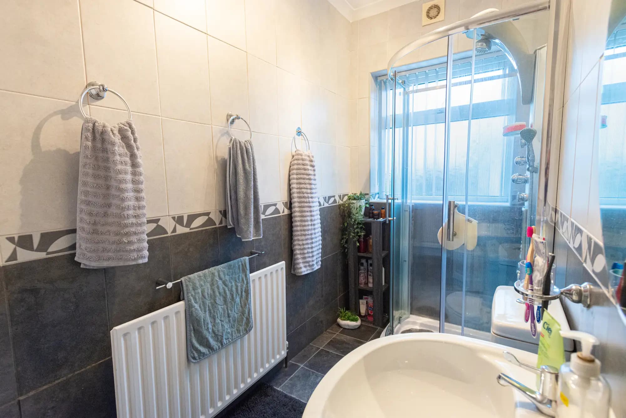 property photo 11 of 28