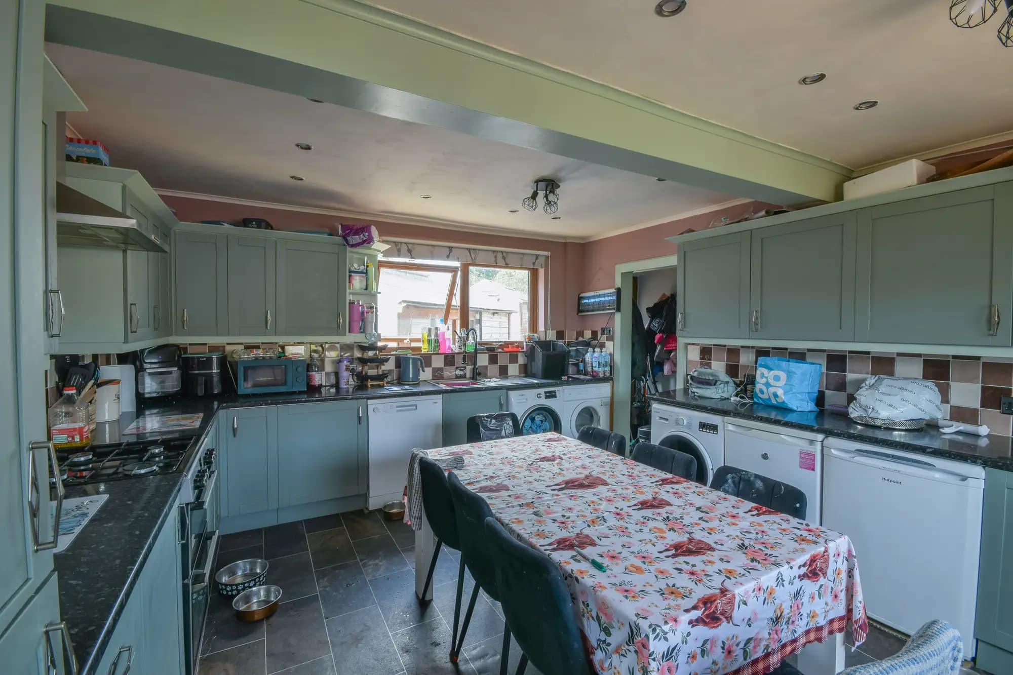 property photo 4 of 16