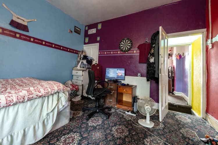 property photo 11 of 27