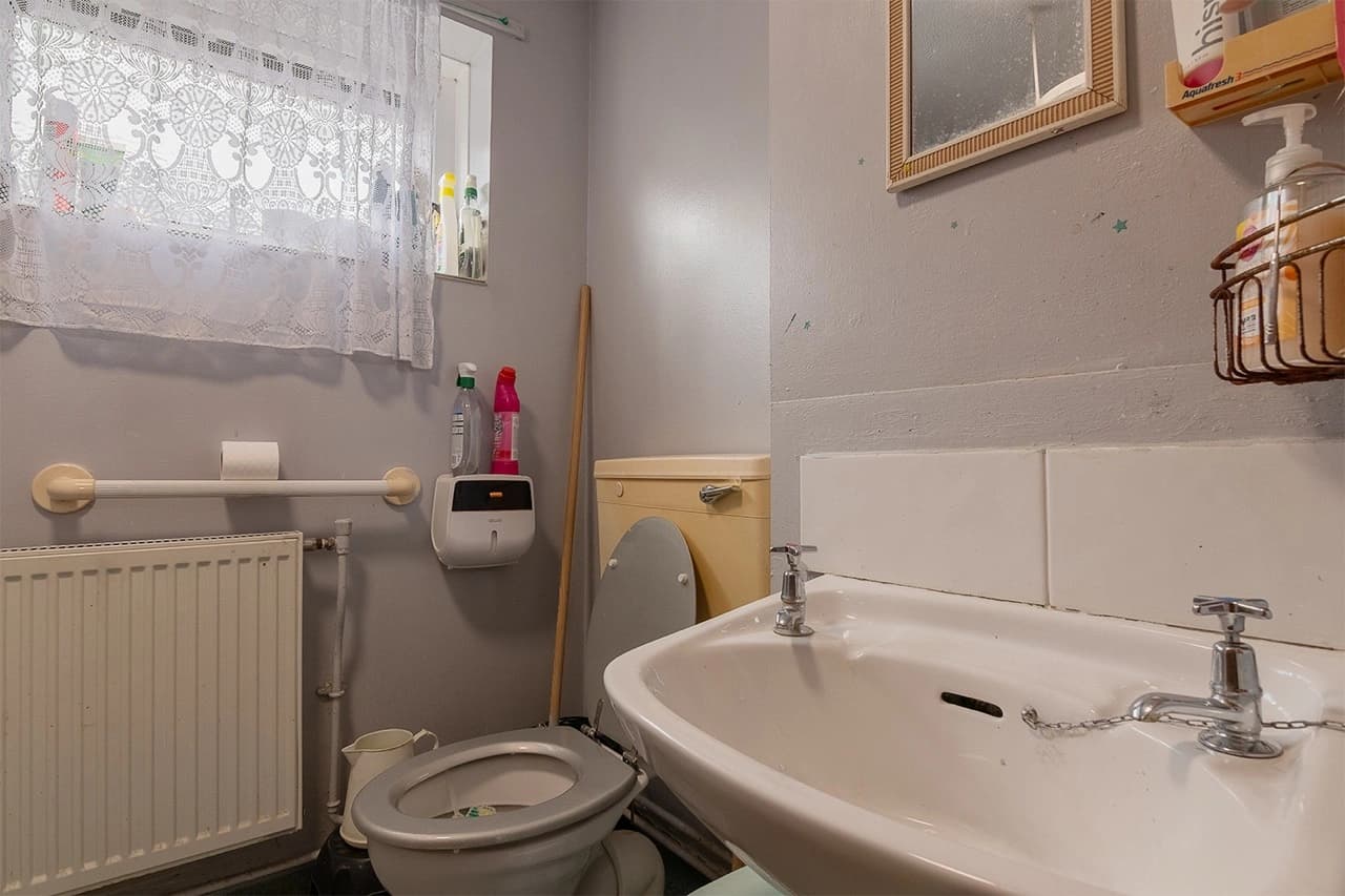property photo 8 of 20