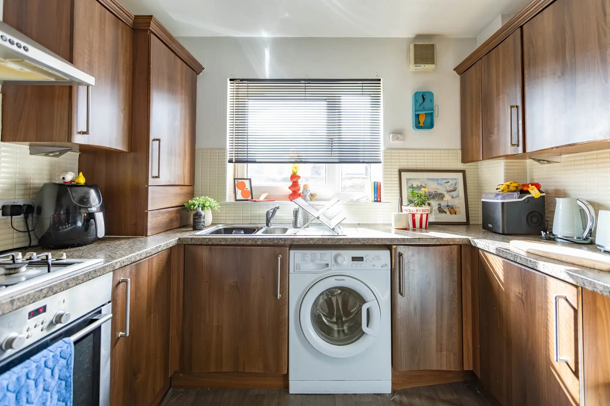 property photo 6 of 28