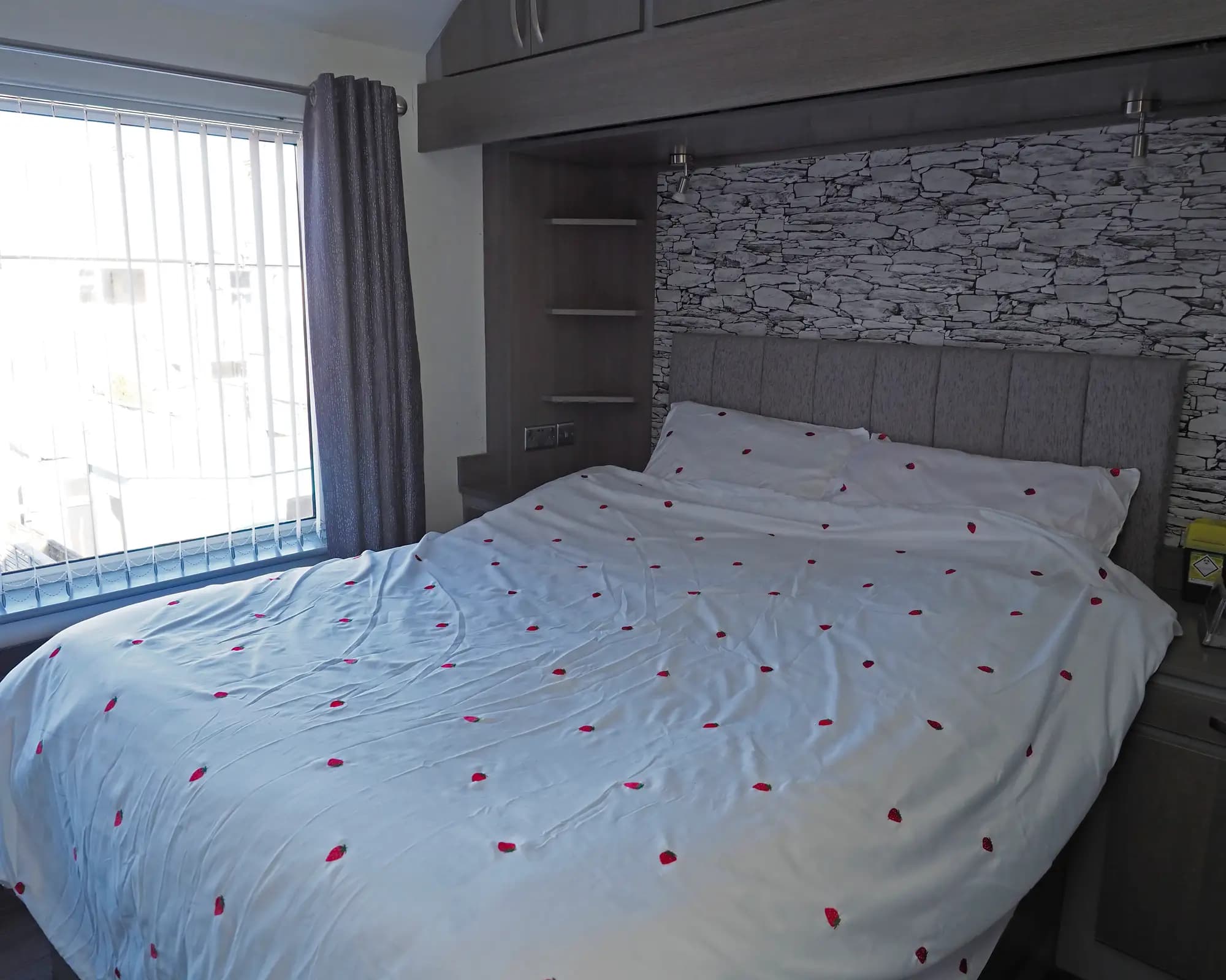 property photo 16 of 25