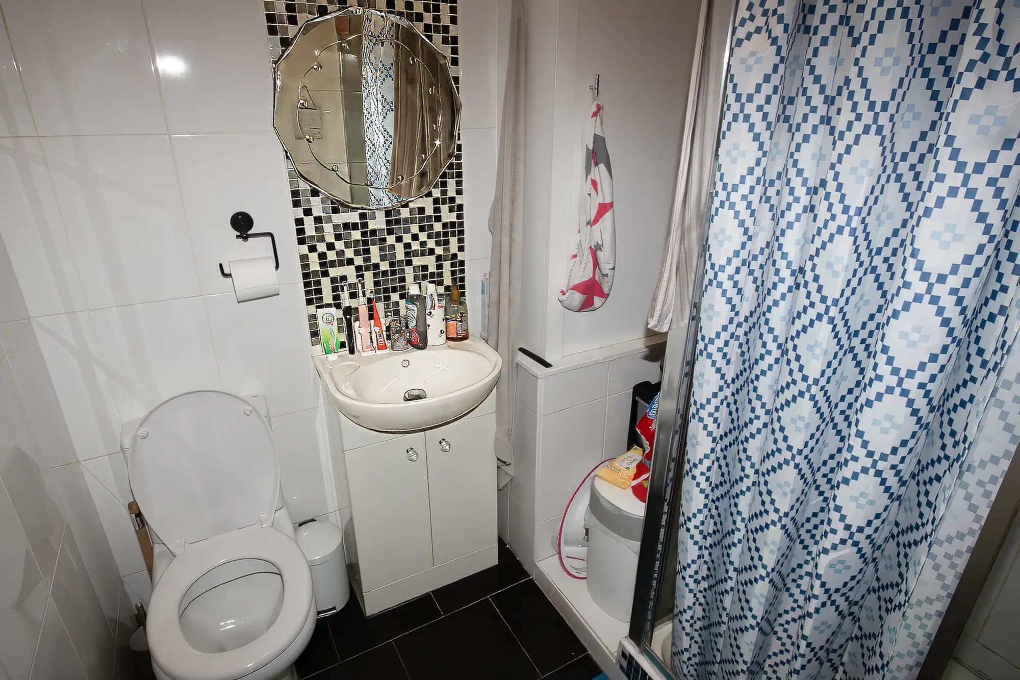 property photo 8 of 15
