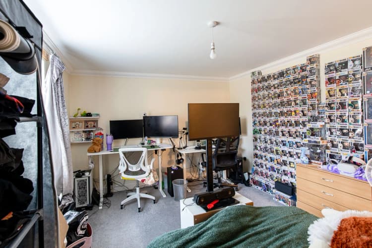 property photo 9 of 17
