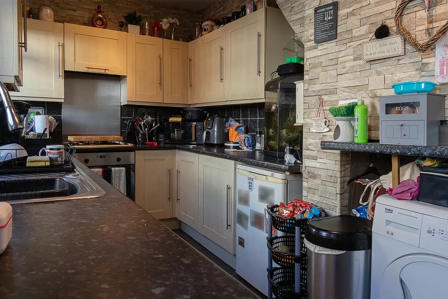 property photo 6 of 27