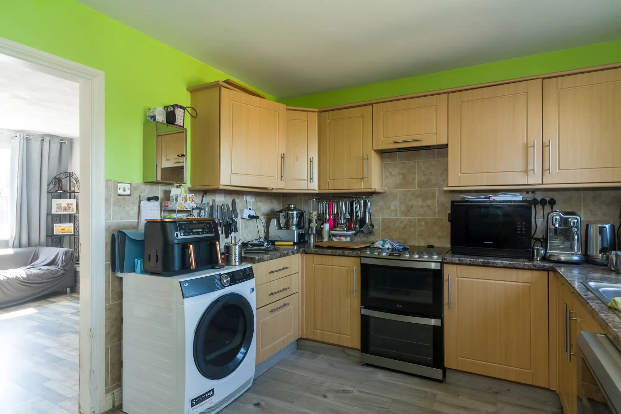 property photo 6 of 28