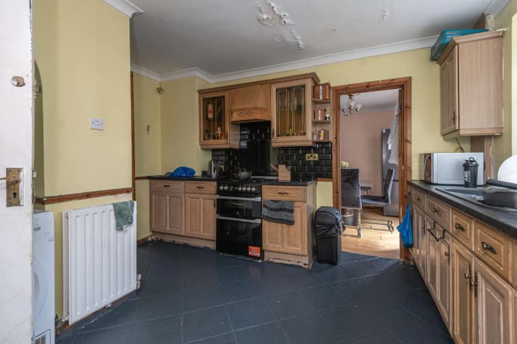 property photo 4 of 18