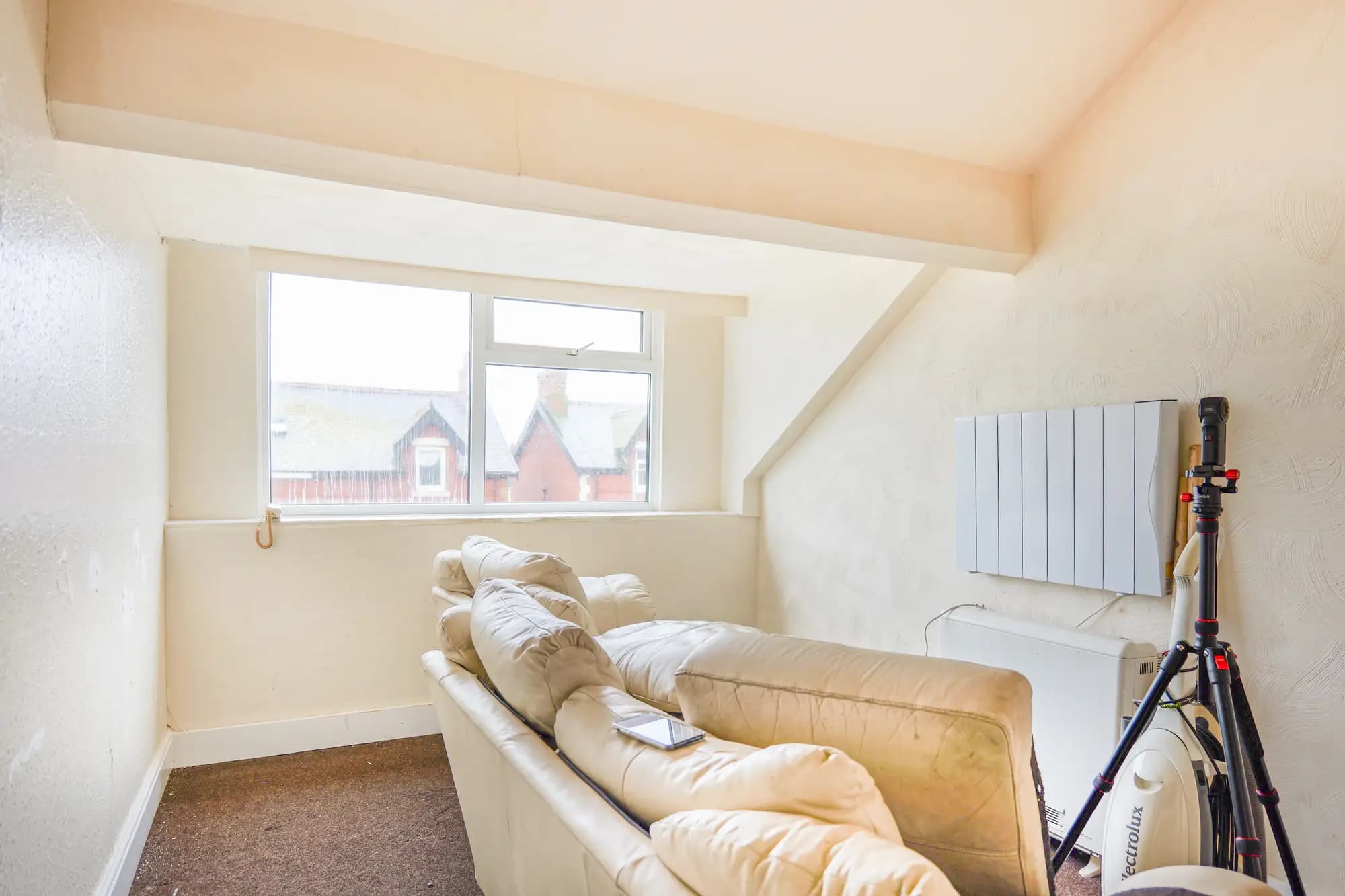 property photo 6 of 40