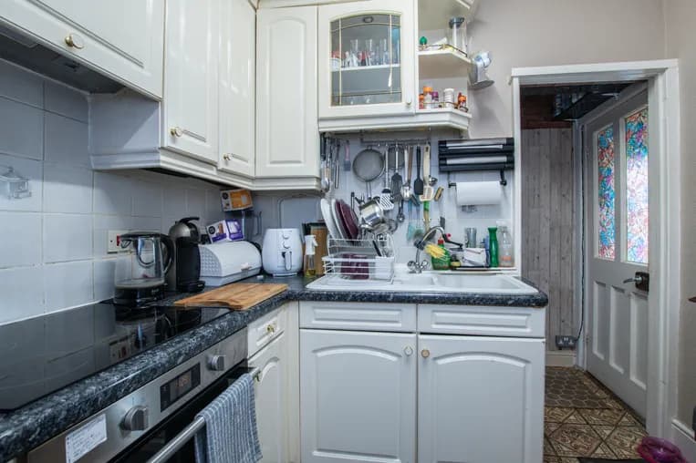 property photo 6 of 16