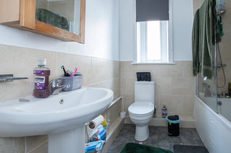 property photo 6 of 18