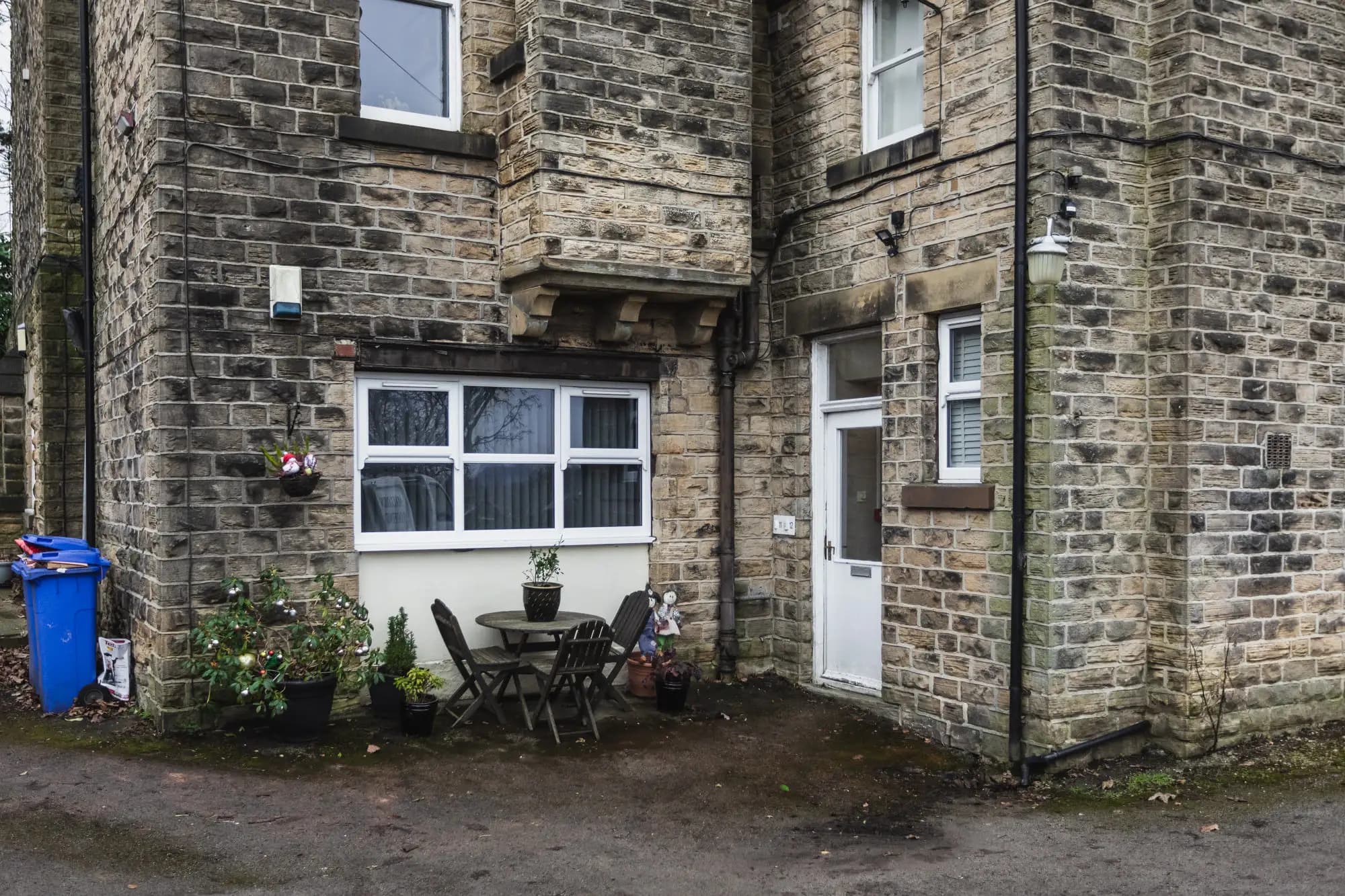 property photo 8 of 9