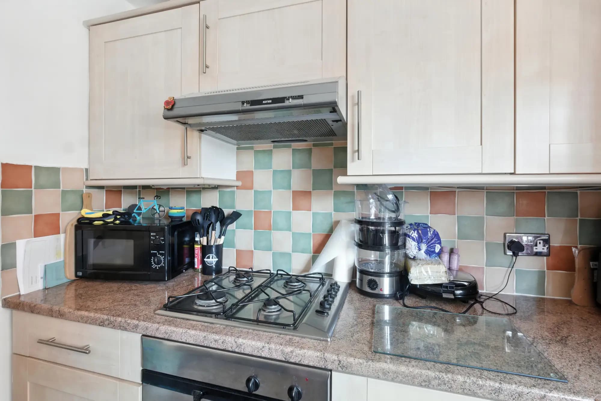 property photo 7 of 19