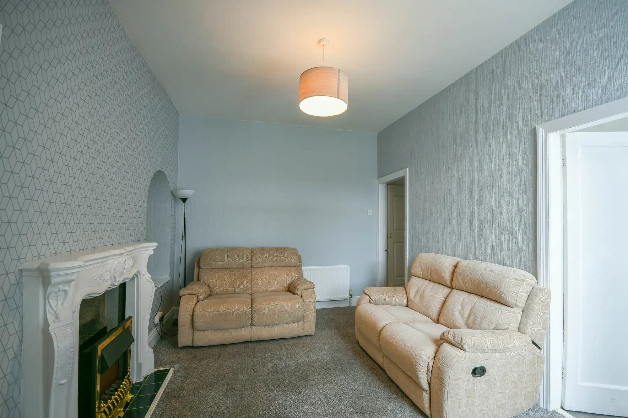 property photo 4 of 16