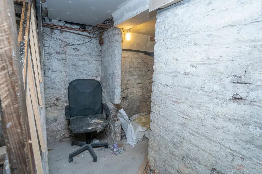 property photo 28 of 32