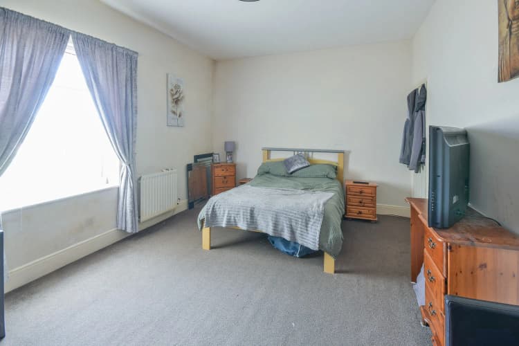 property photo 13 of 18