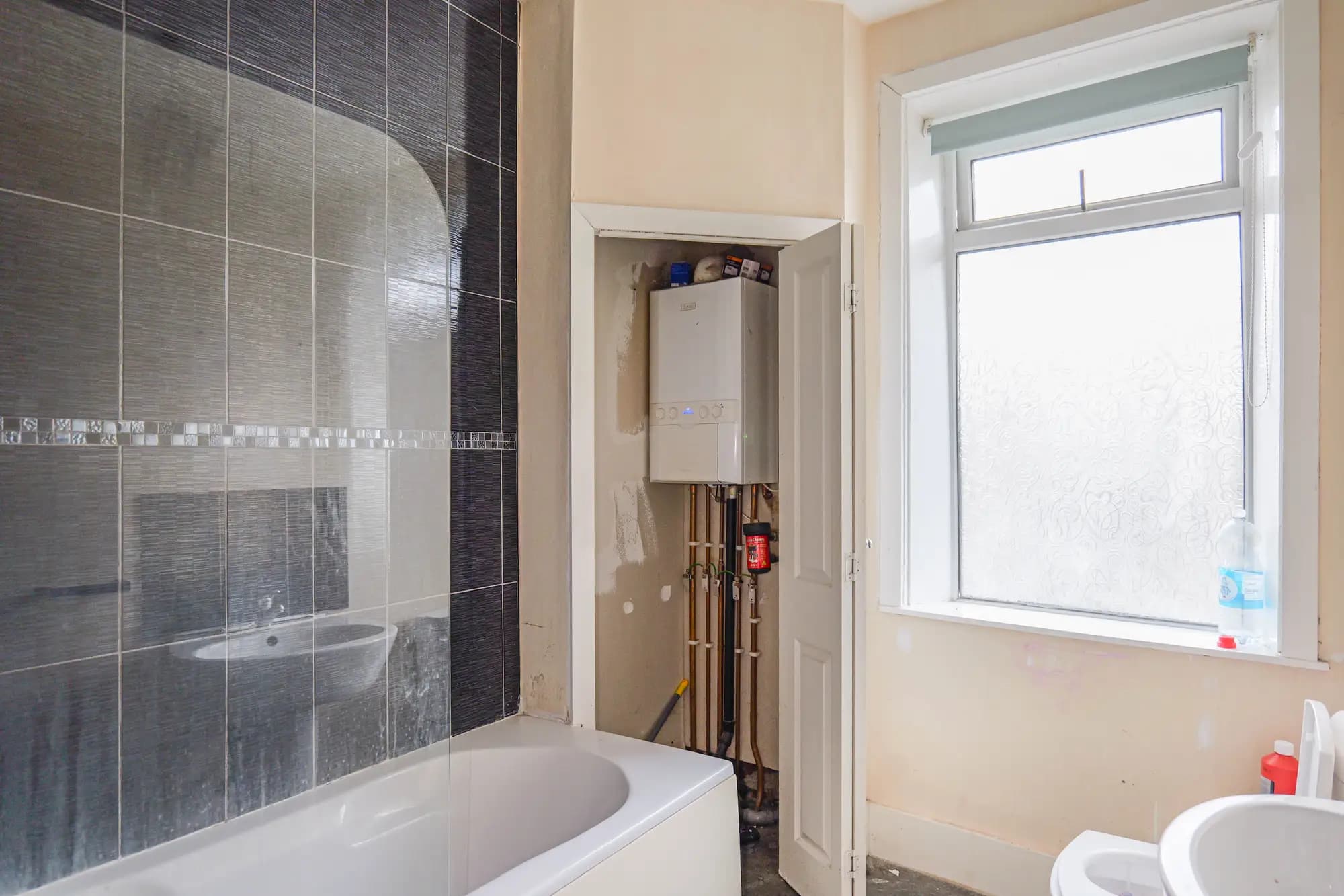 property photo 6 of 19