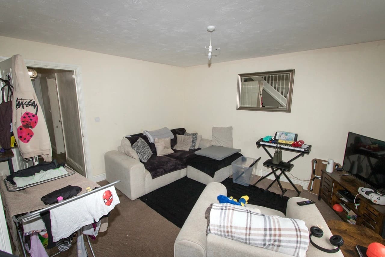 property photo 3 of 24