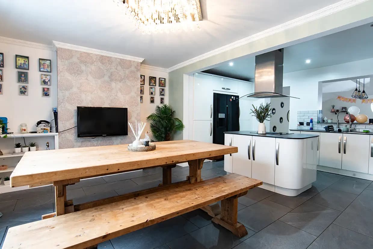 property photo 8 of 15