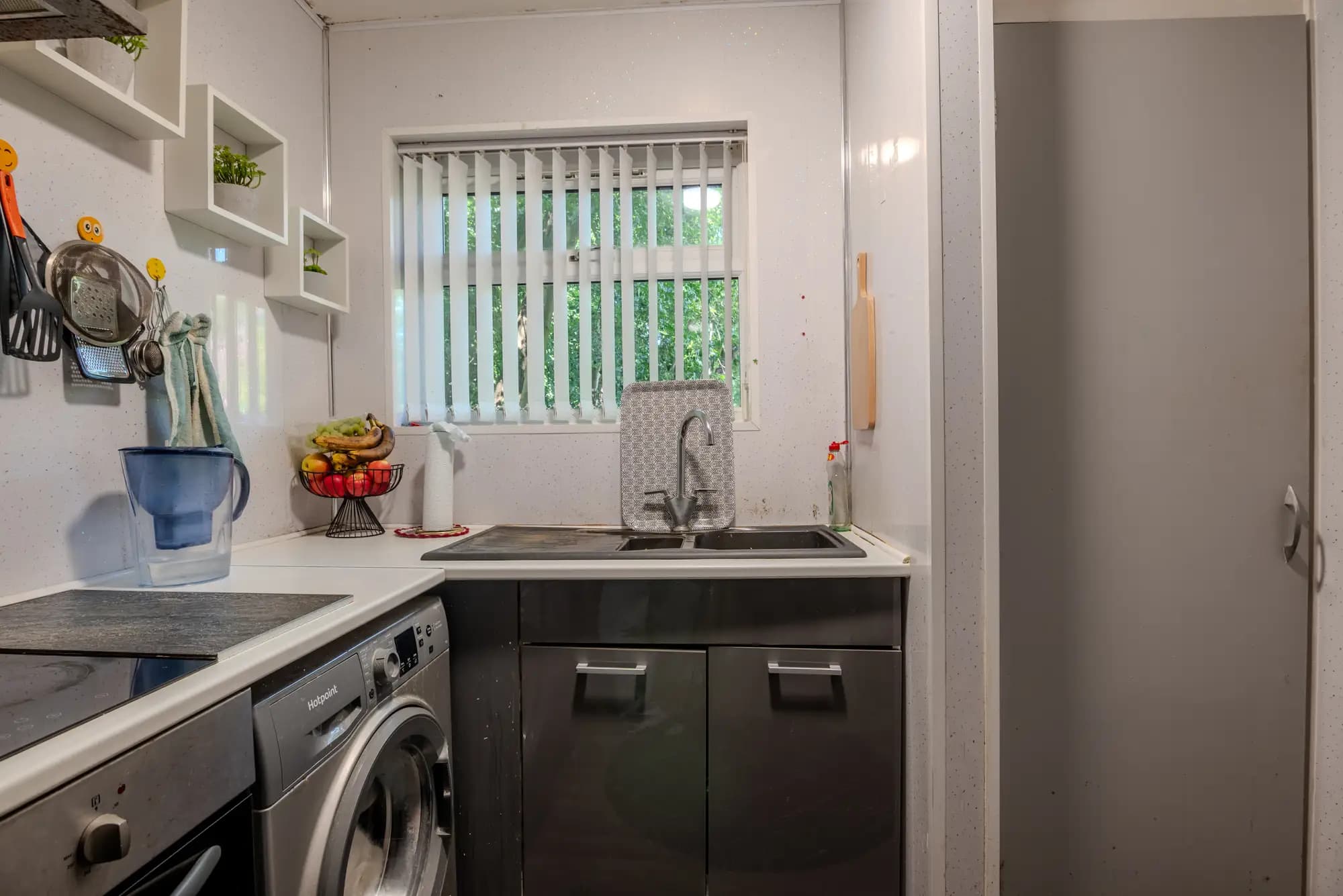 property photo 6 of 15