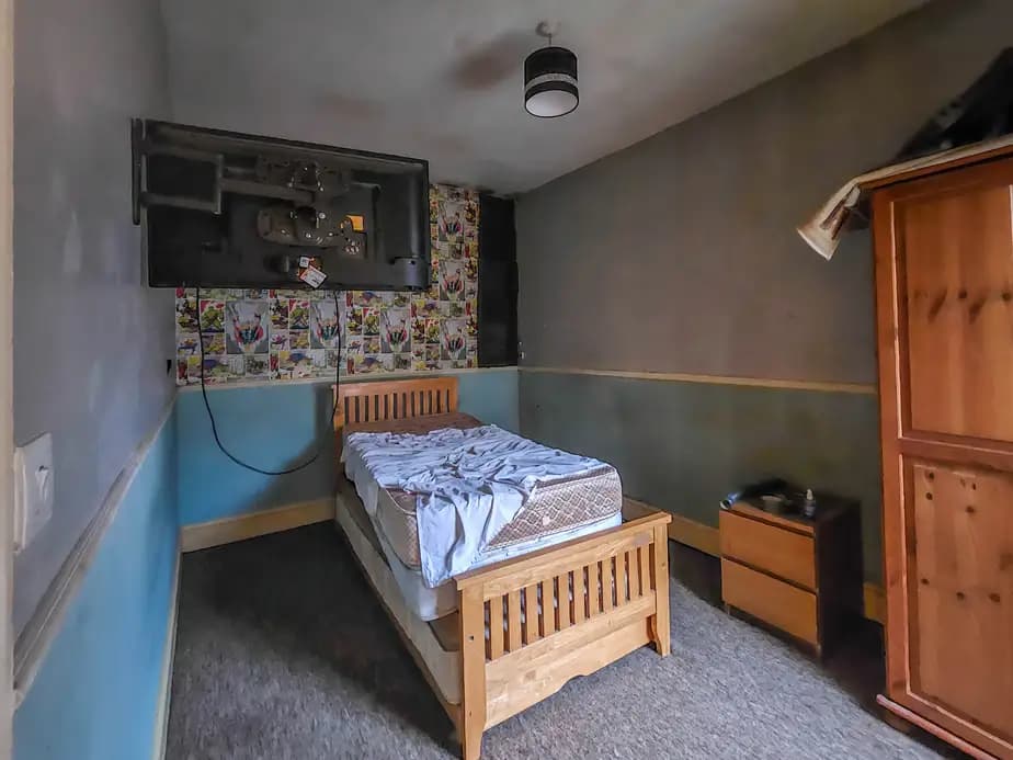 property photo 13 of 17