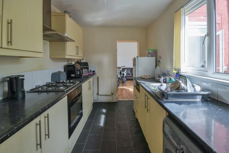 property photo 6 of 18