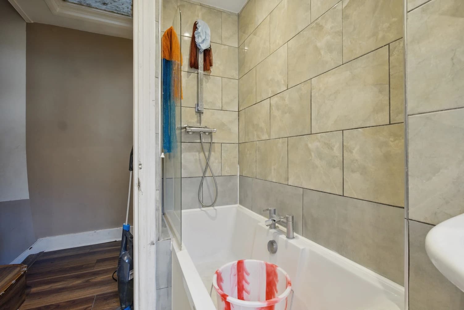 property photo 6 of 19