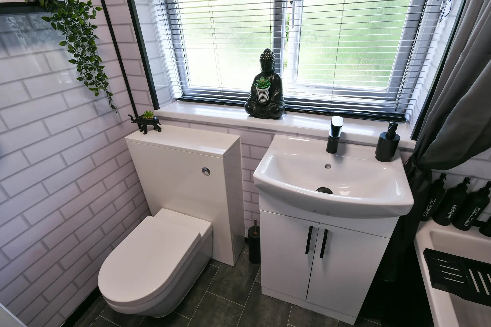property photo 6 of 14