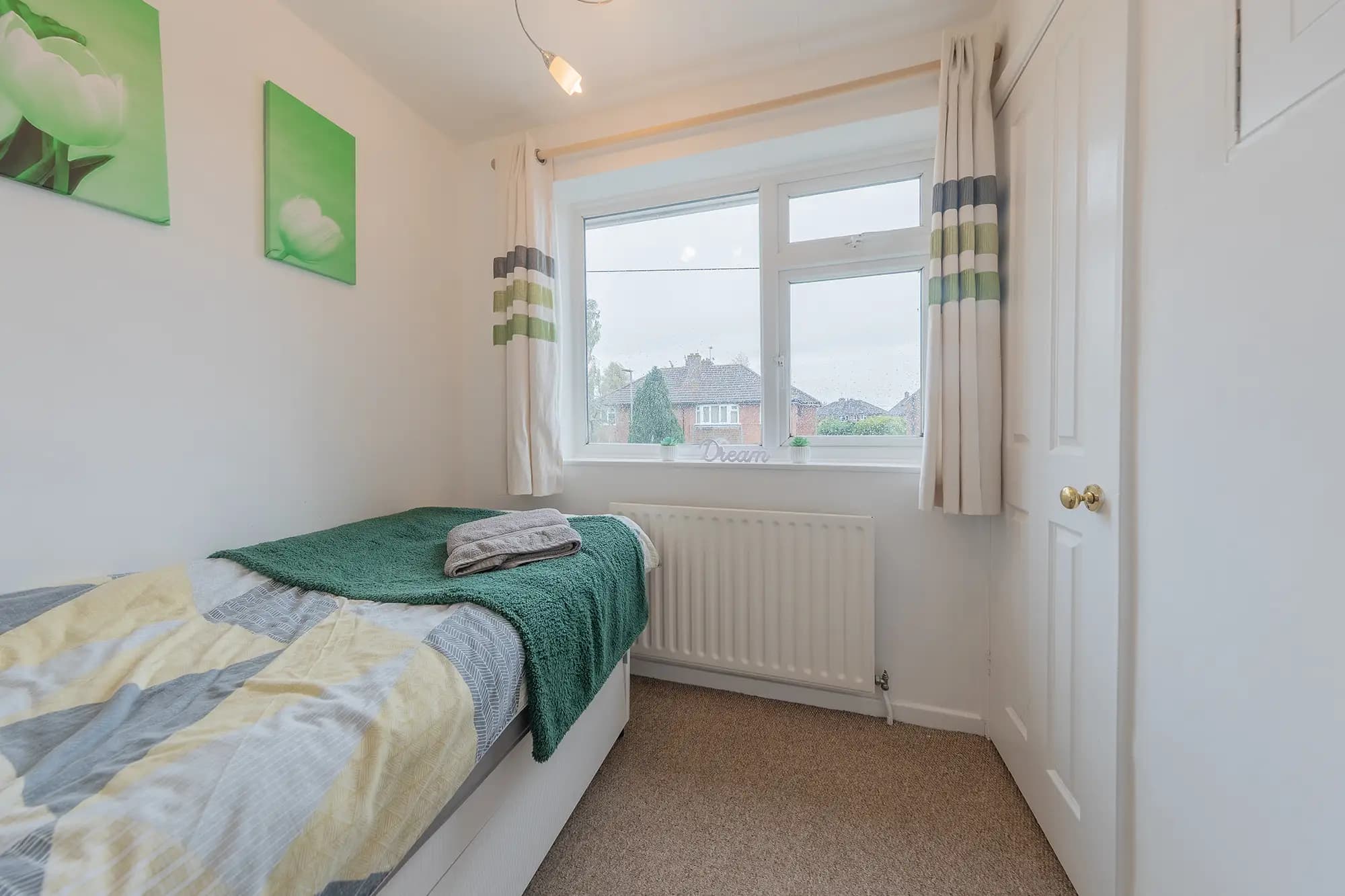 property photo 18 of 32