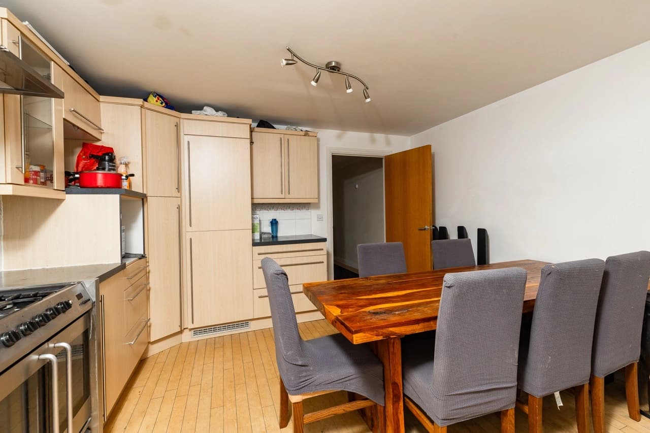 property photo 6 of 24