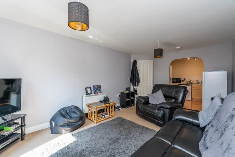 property photo 5 of 32