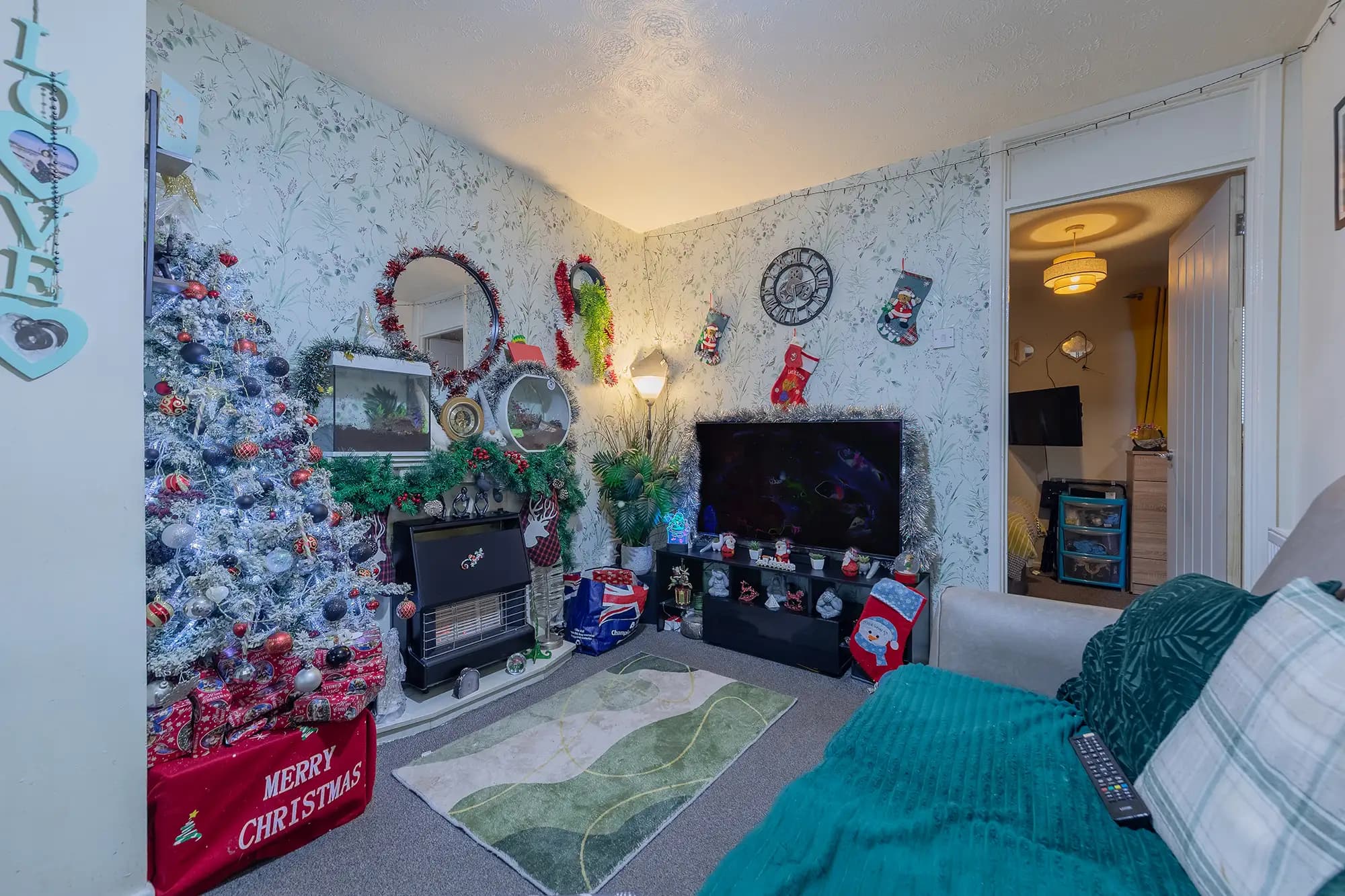 property photo 4 of 17